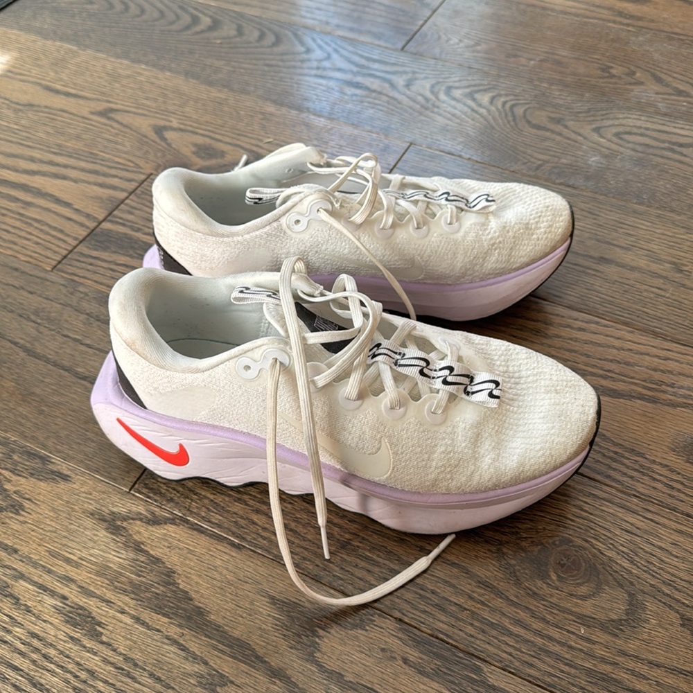 EUC Nike Motiva Walking Sneakers